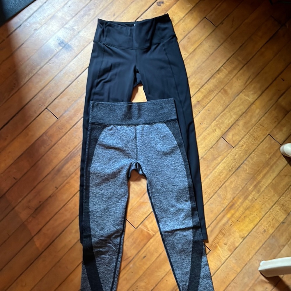 Bundle of 2 athletic leggings excellent condition